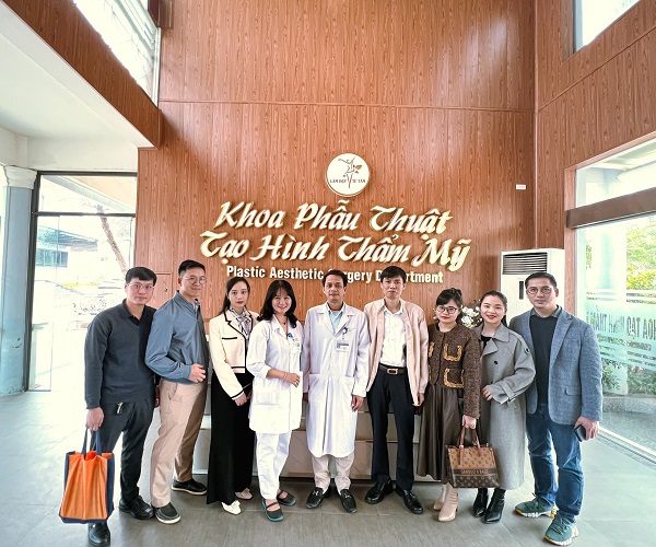Học tập và trao đổi kinh nghiệm về Phẫu thuật tạo hình thẩm mỹ tại Bệnh viện Trung ương Thái Nguyên.