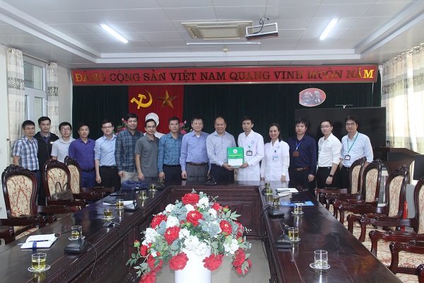 Bệnh viện Đa khoa tỉnh Ninh Bình tiếp đoàn Bệnh viện Trung ương Quân đội 108 đến tham quan, trao đổi kinh nghiệm.