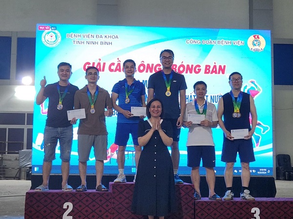 Công đoàn cơ sở Bệnh viện Đa khoa tỉnh Ninh Bình tổ chức giải Cầu lông, Bóng bàn chào mừng ngày Giải phóng miền Nam 30/4 và ngày Quốc tế lao động 1/5.