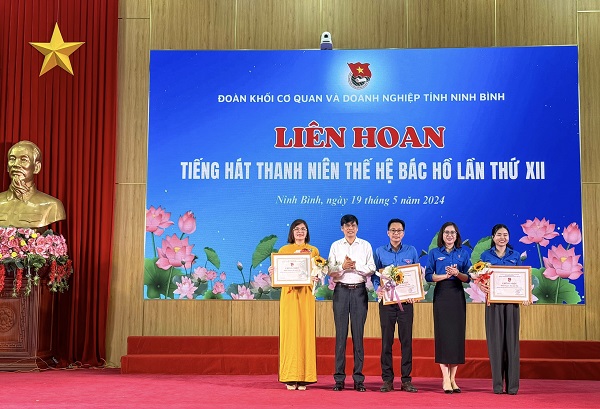 Đoàn thanh niên Bệnh viện Đa khoa tỉnh Ninh Bình đạt giải 3 toàn đoàn Liên hoan: Tiếng hát thanh niên thế hệ Bác Hồ lần thứ XII.