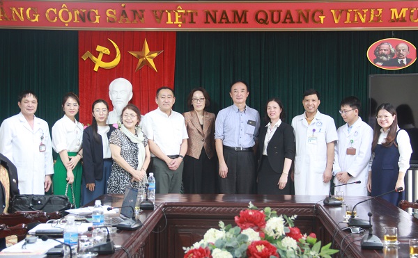 Đoàn chuyên gia JICA làm việc tại Bệnh viện Đa khoa tỉnh Ninh Bình.